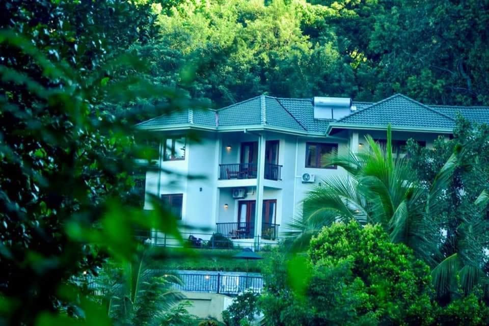 The Grand Hills Bed & Breakfast Канди Екстериор снимка